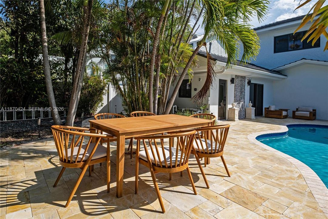 Activo con contrato: $3,747,000 (5 camas, 5 baños, 3747 Pies cuadrados)
