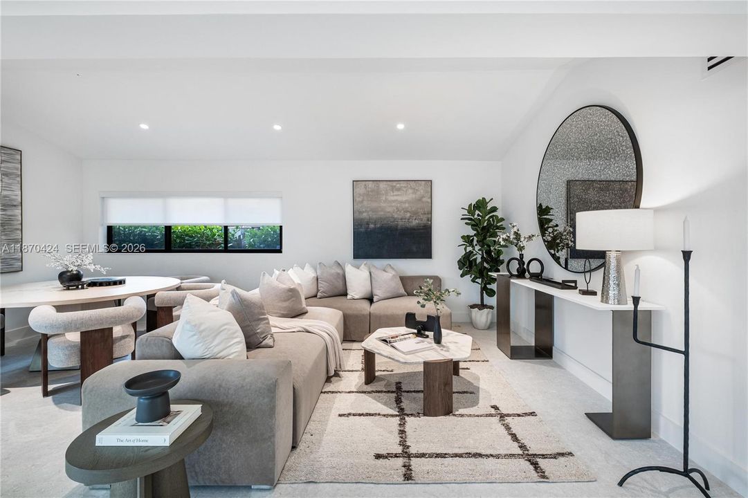 Activo con contrato: $3,747,000 (5 camas, 5 baños, 3747 Pies cuadrados)