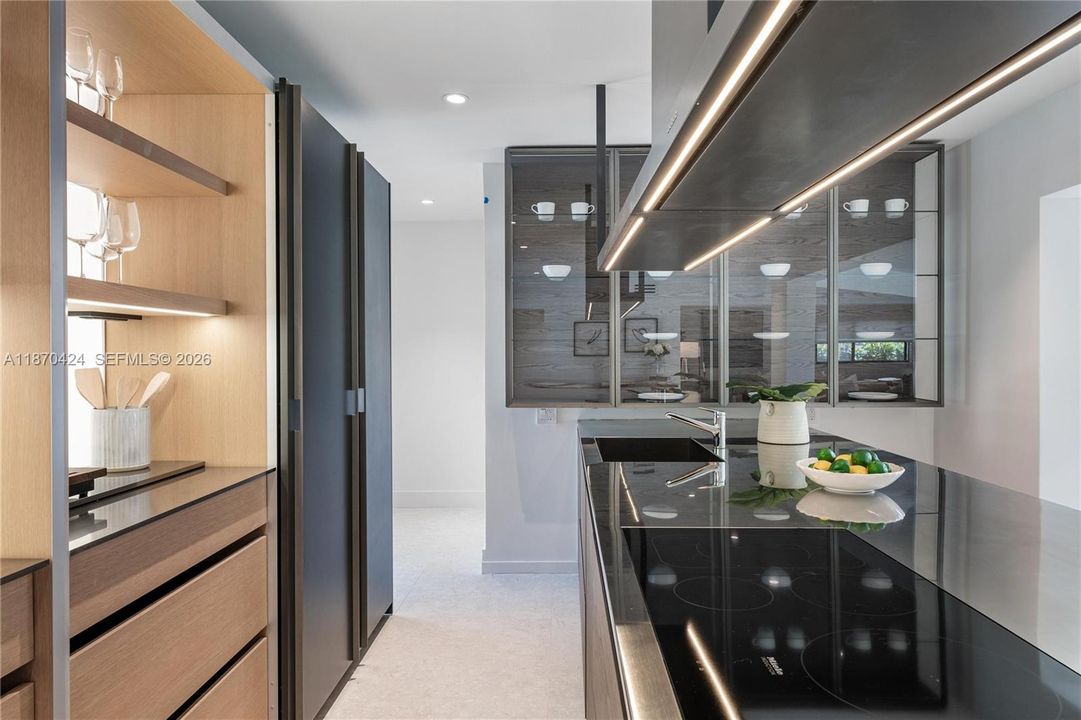 Activo con contrato: $3,747,000 (5 camas, 5 baños, 3747 Pies cuadrados)