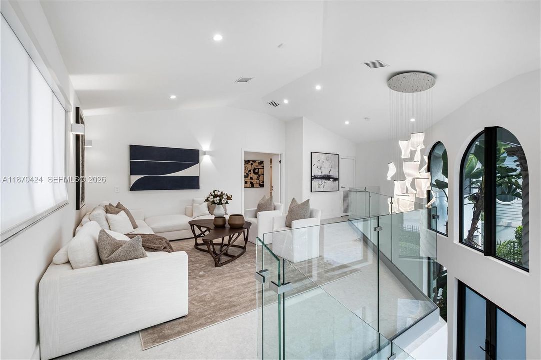 Activo con contrato: $3,747,000 (5 camas, 5 baños, 3747 Pies cuadrados)
