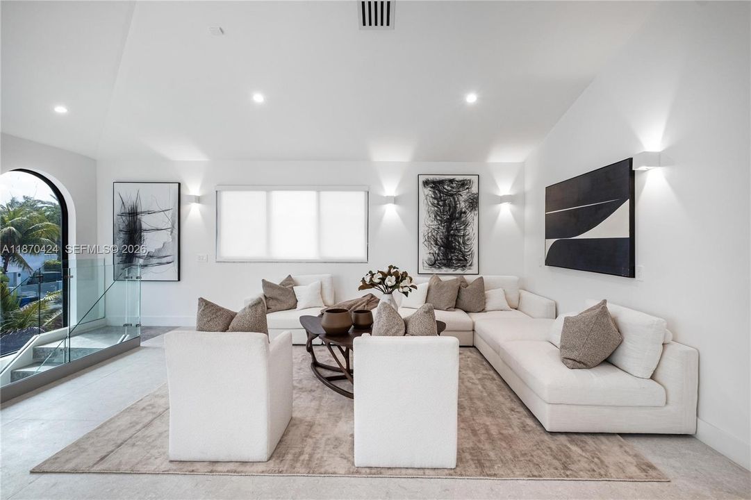 Activo con contrato: $3,747,000 (5 camas, 5 baños, 3747 Pies cuadrados)
