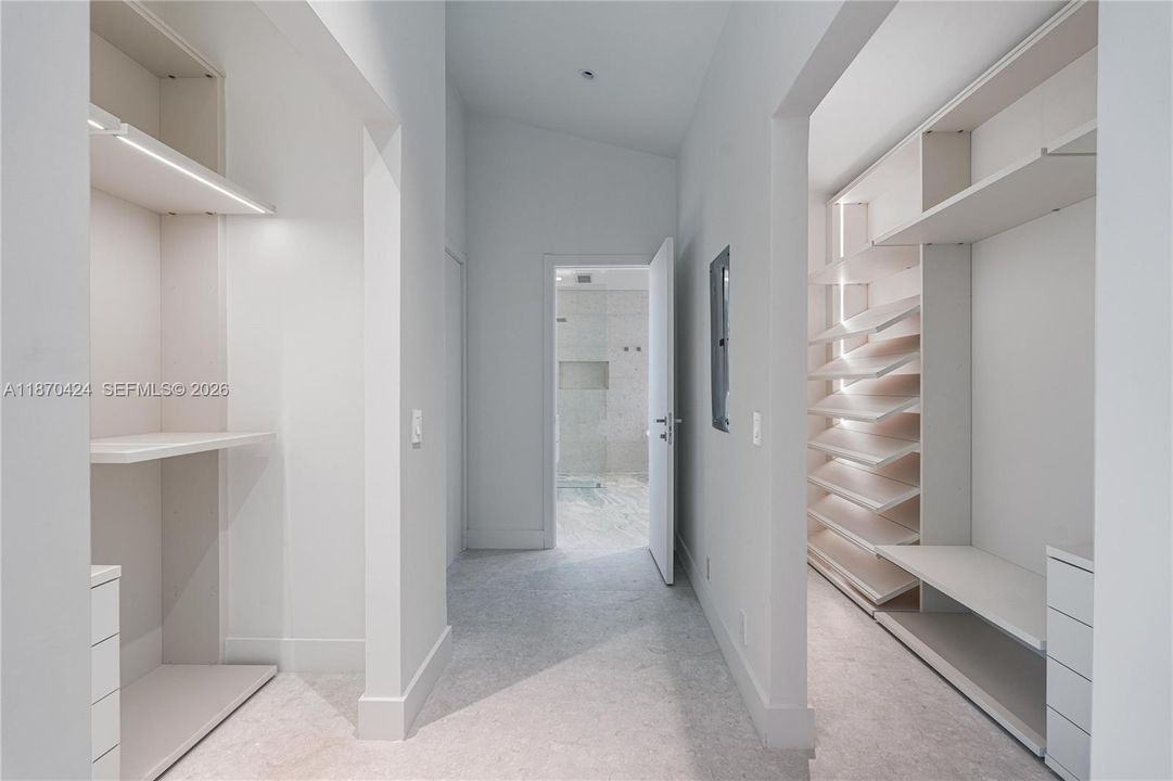 Activo con contrato: $3,747,000 (5 camas, 5 baños, 3747 Pies cuadrados)