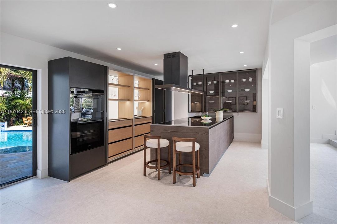 Activo con contrato: $3,747,000 (5 camas, 5 baños, 3747 Pies cuadrados)