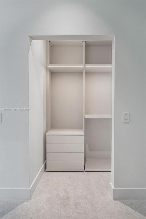 Activo con contrato: $3,747,000 (5 camas, 5 baños, 3747 Pies cuadrados)