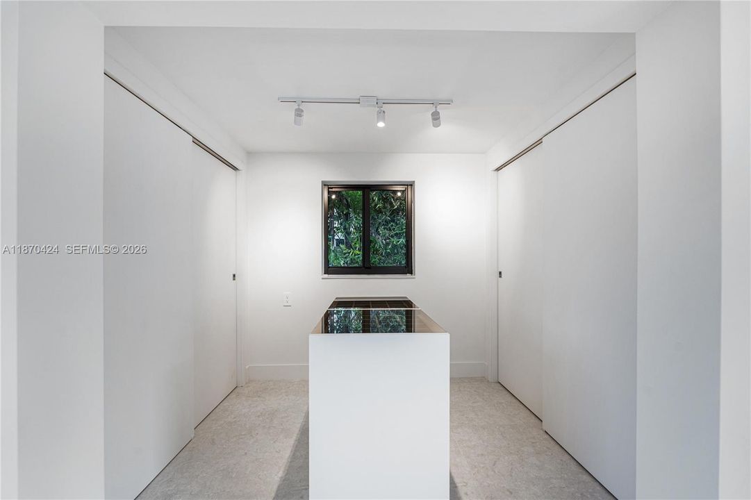 Activo con contrato: $3,747,000 (5 camas, 5 baños, 3747 Pies cuadrados)