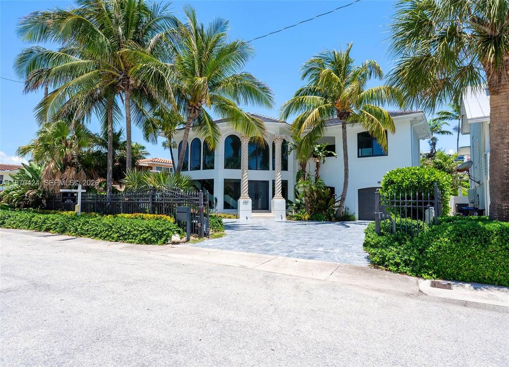 Activo con contrato: $3,747,000 (5 camas, 5 baños, 3747 Pies cuadrados)