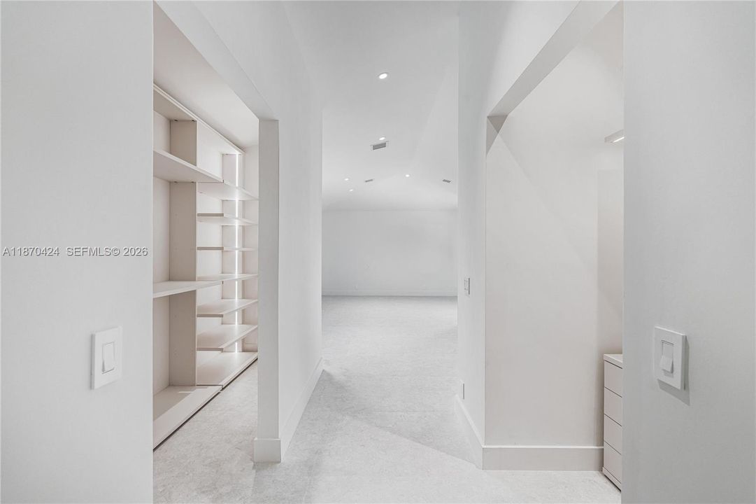 Activo con contrato: $3,747,000 (5 camas, 5 baños, 3747 Pies cuadrados)