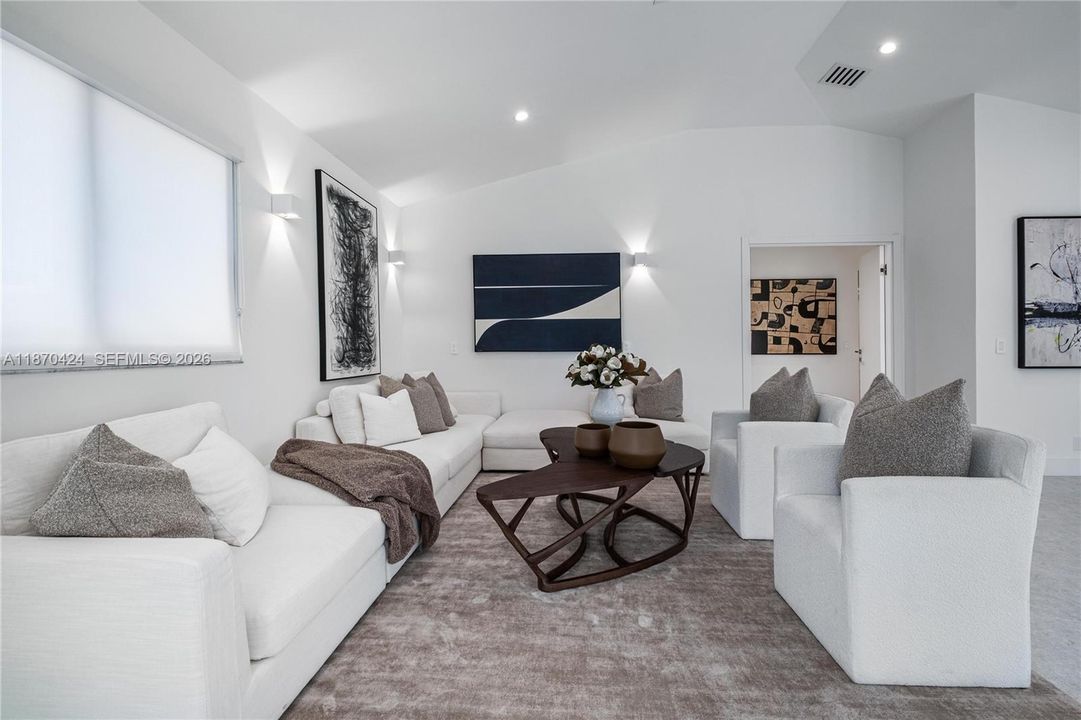 Activo con contrato: $3,747,000 (5 camas, 5 baños, 3747 Pies cuadrados)