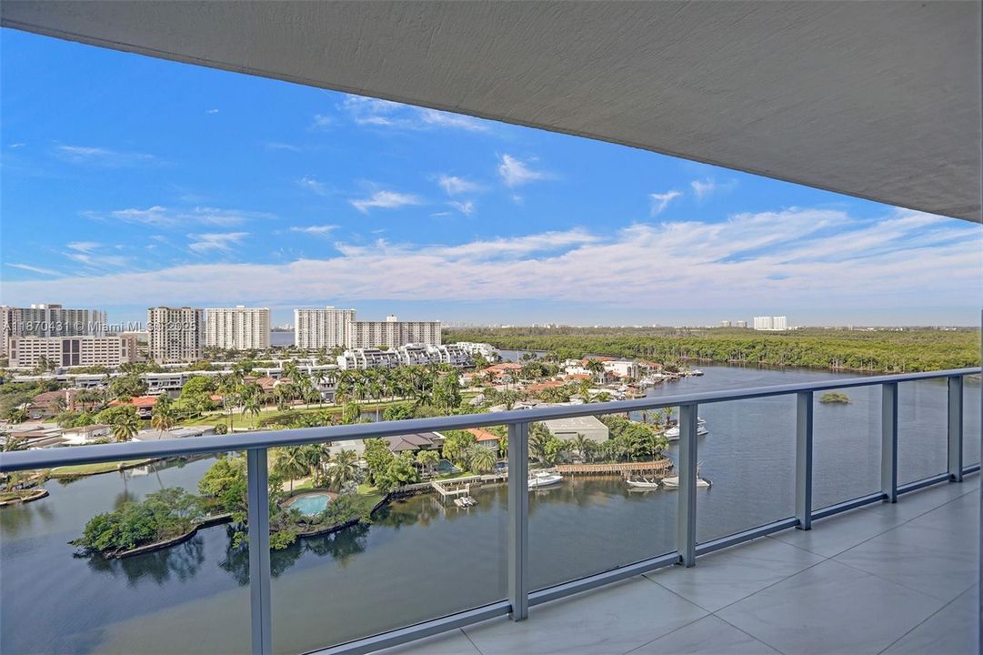 For Sale: $1,350,000 (2 beds, 3 baths, 1541 Square Feet)