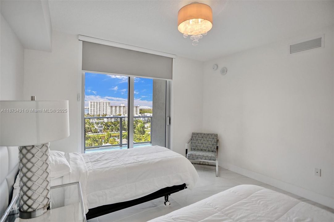 For Sale: $1,350,000 (2 beds, 3 baths, 1541 Square Feet)