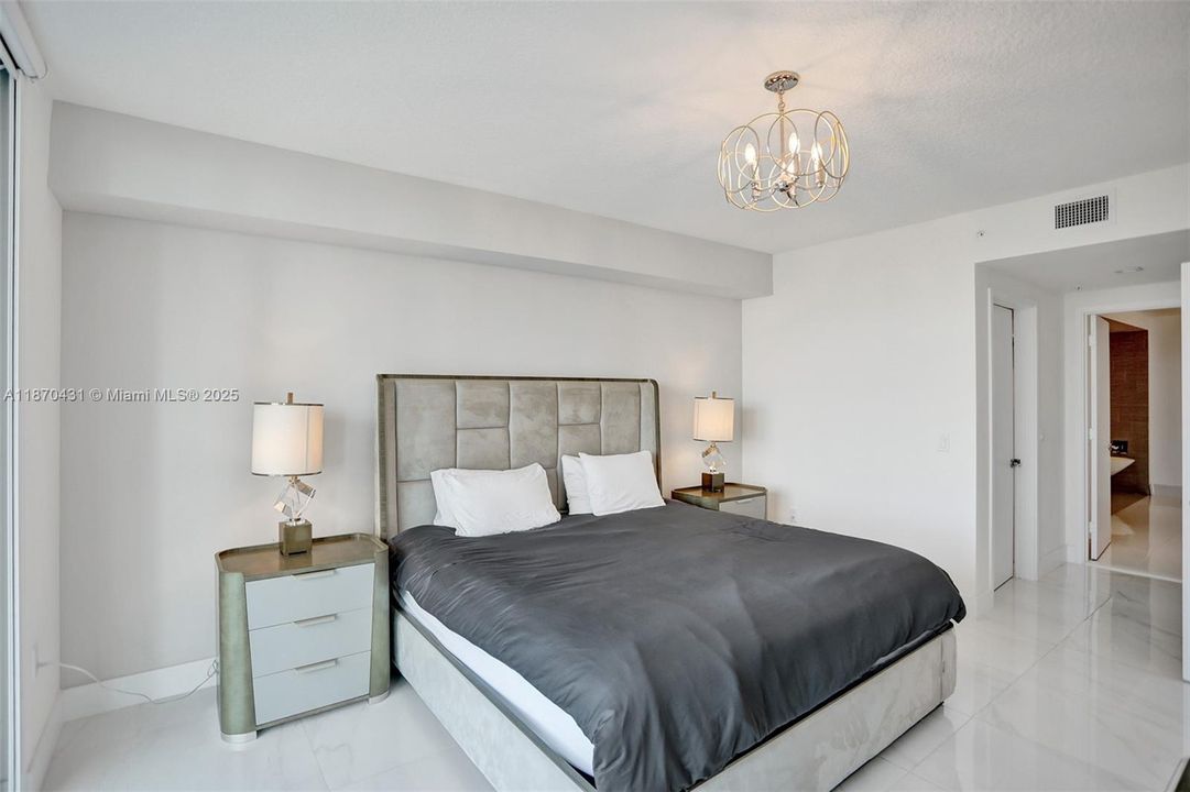For Sale: $1,350,000 (2 beds, 3 baths, 1541 Square Feet)