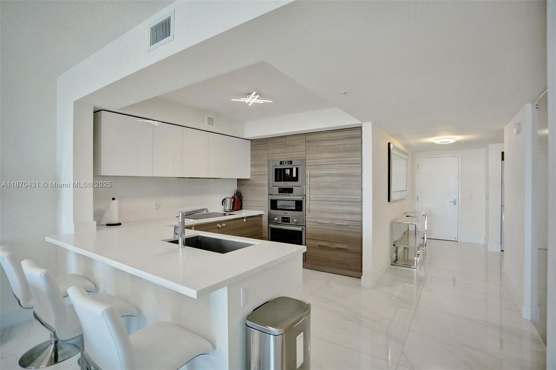 For Sale: $1,350,000 (2 beds, 3 baths, 1541 Square Feet)