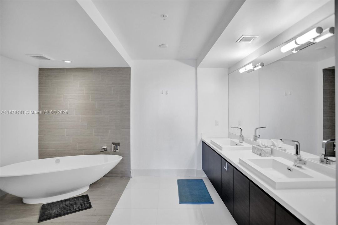 For Sale: $1,350,000 (2 beds, 3 baths, 1541 Square Feet)