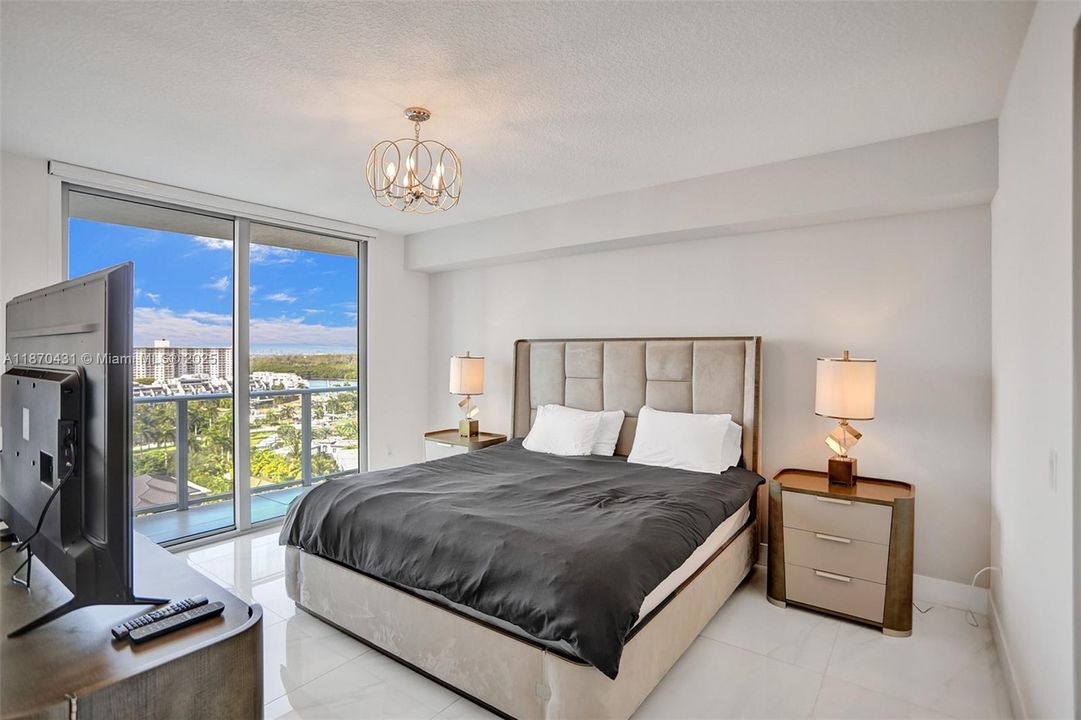 For Sale: $1,350,000 (2 beds, 3 baths, 1541 Square Feet)