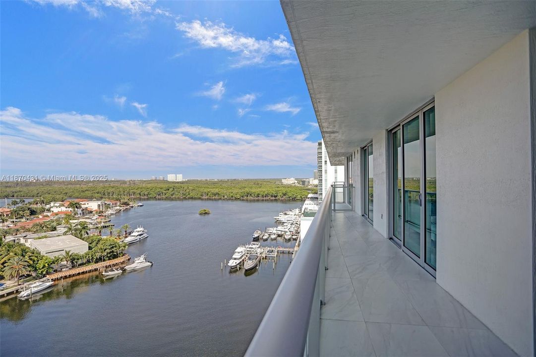For Sale: $1,350,000 (2 beds, 3 baths, 1541 Square Feet)