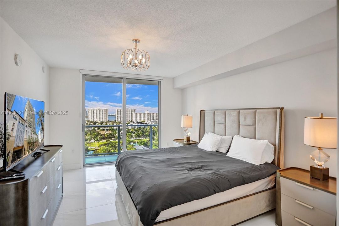For Sale: $1,350,000 (2 beds, 3 baths, 1541 Square Feet)