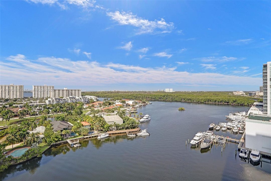 For Sale: $1,350,000 (2 beds, 3 baths, 1541 Square Feet)