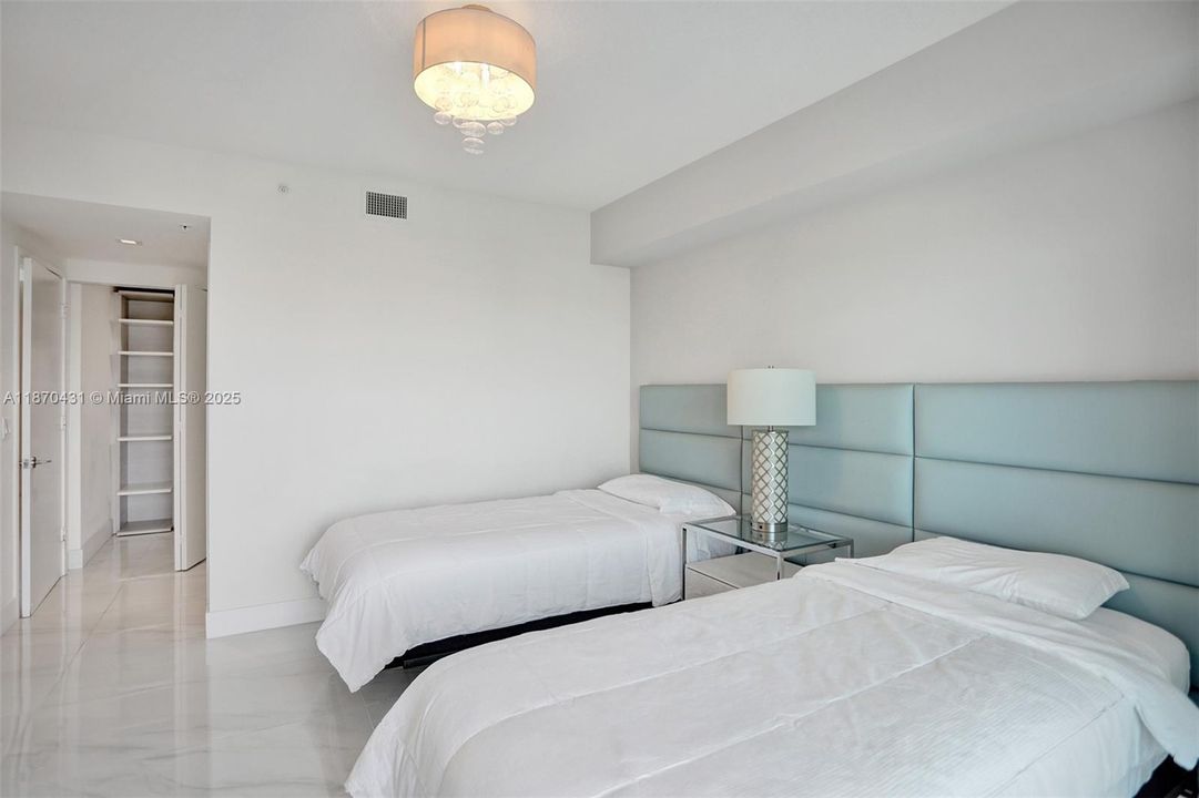 For Sale: $1,350,000 (2 beds, 3 baths, 1541 Square Feet)