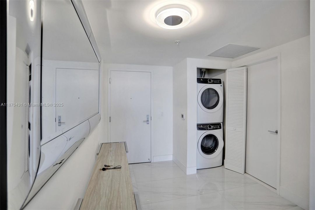 For Sale: $1,350,000 (2 beds, 3 baths, 1541 Square Feet)