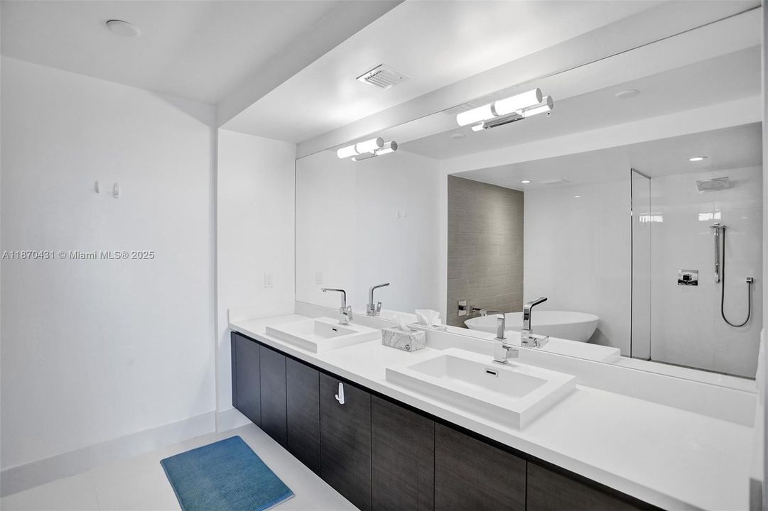 For Sale: $1,350,000 (2 beds, 3 baths, 1541 Square Feet)