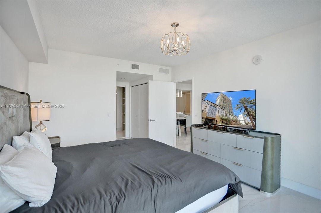 For Sale: $1,350,000 (2 beds, 3 baths, 1541 Square Feet)