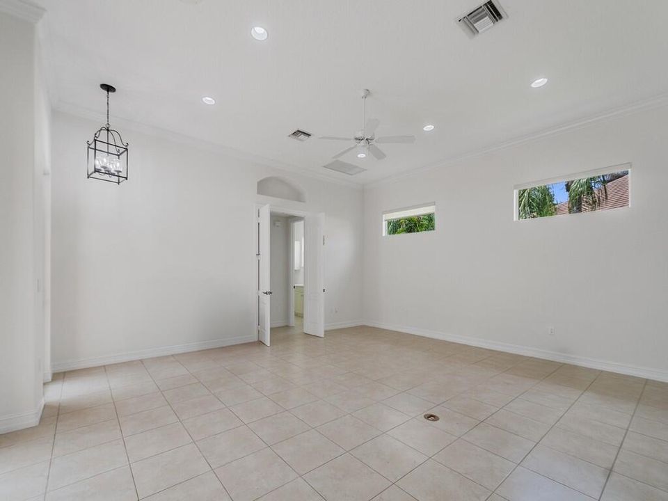 GREAT ROOM BEFORE STAGING