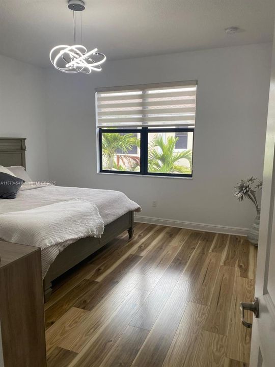 Под контрактом: $3,800 (3 спален, 3 ванн, 1617 Квадратных фут)