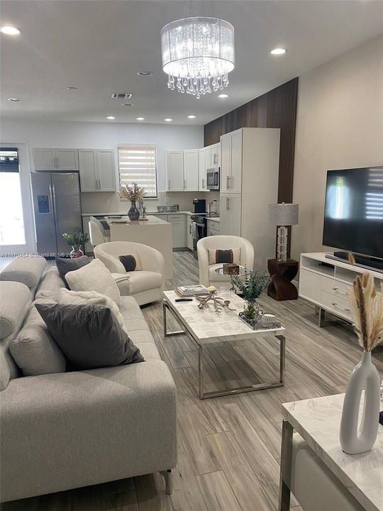 Под контрактом: $3,800 (3 спален, 3 ванн, 1617 Квадратных фут)