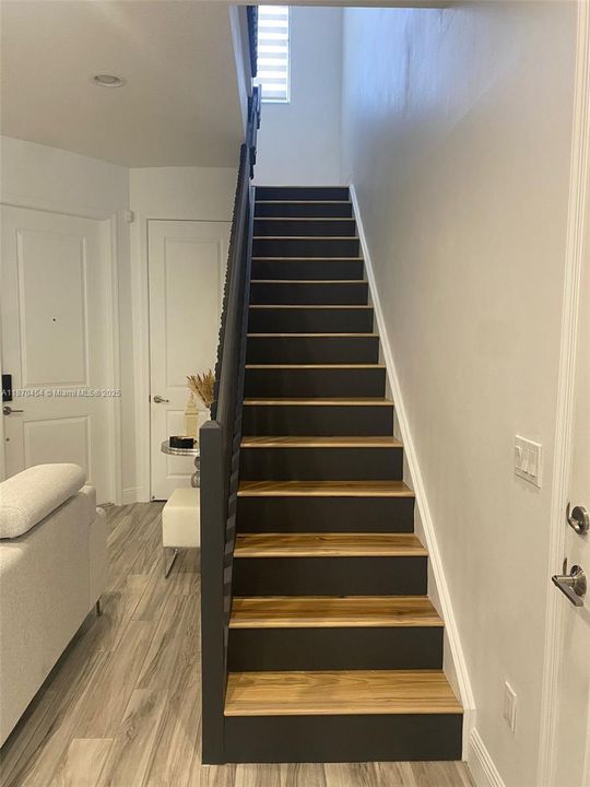 Под контрактом: $3,800 (3 спален, 3 ванн, 1617 Квадратных фут)