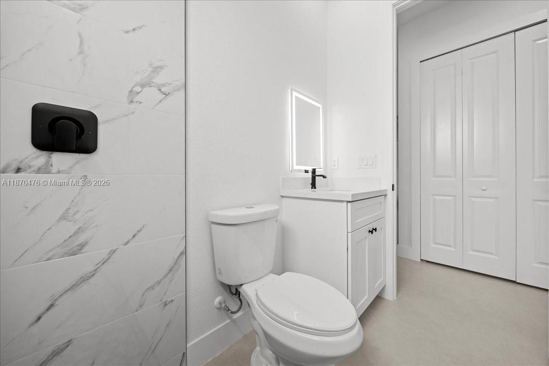 Vendido Recientemente: $289,999 (3 camas, 2 baños, 1270 Pies cuadrados)