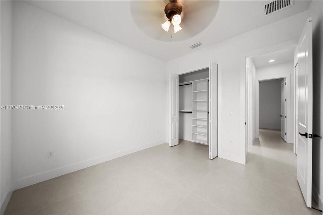 Vendido Recientemente: $289,999 (3 camas, 2 baños, 1270 Pies cuadrados)