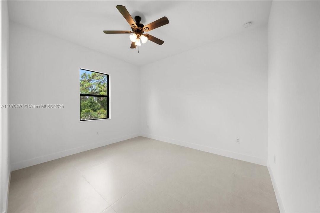 Vendido Recientemente: $289,999 (3 camas, 2 baños, 1270 Pies cuadrados)