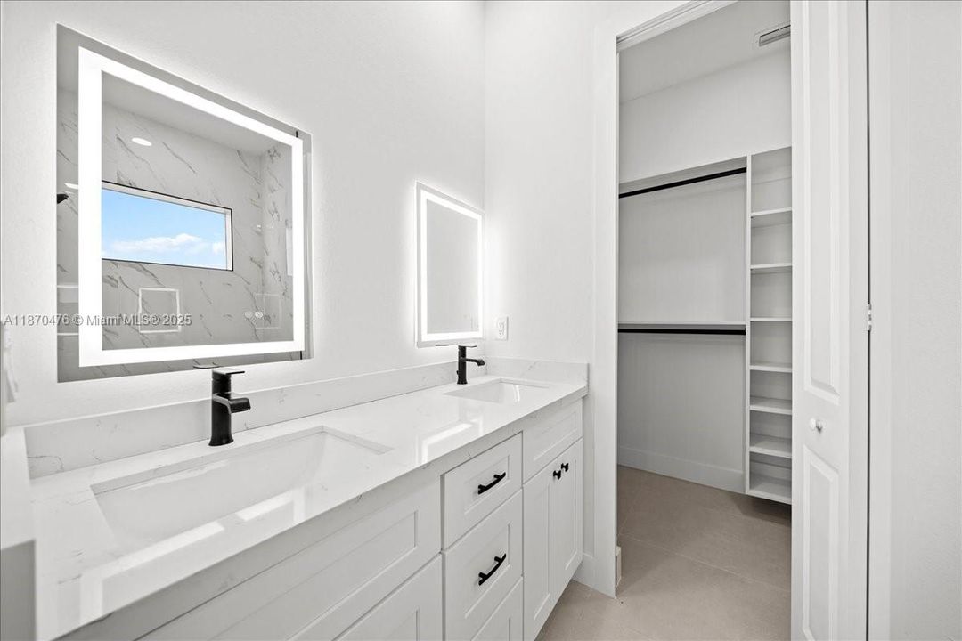 Vendido Recientemente: $289,999 (3 camas, 2 baños, 1270 Pies cuadrados)