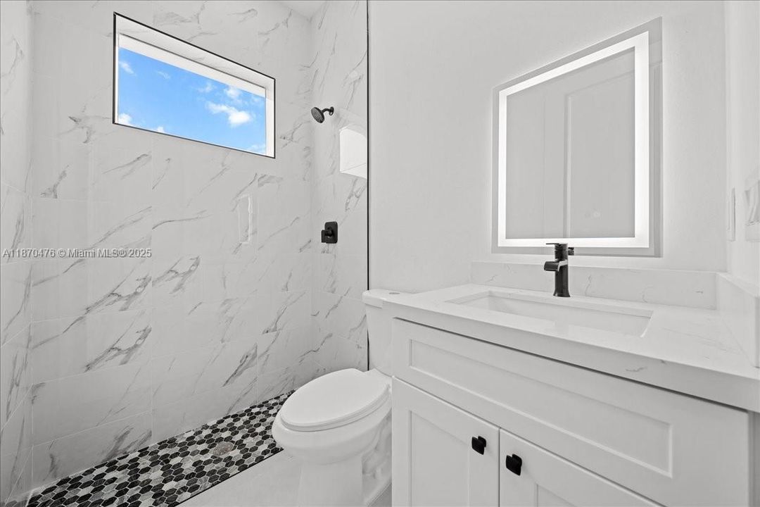 Vendido Recientemente: $289,999 (3 camas, 2 baños, 1270 Pies cuadrados)