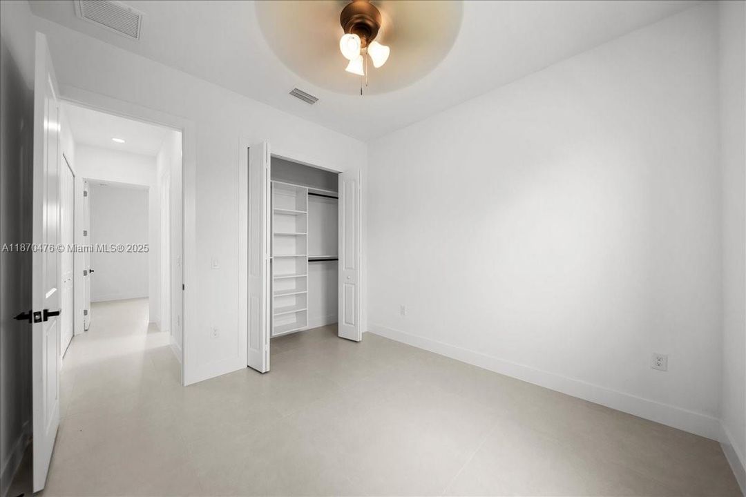 Vendido Recientemente: $289,999 (3 camas, 2 baños, 1270 Pies cuadrados)