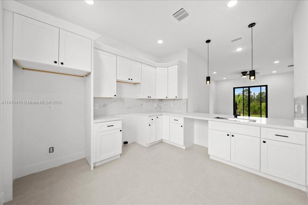 Vendido Recientemente: $289,999 (3 camas, 2 baños, 1270 Pies cuadrados)