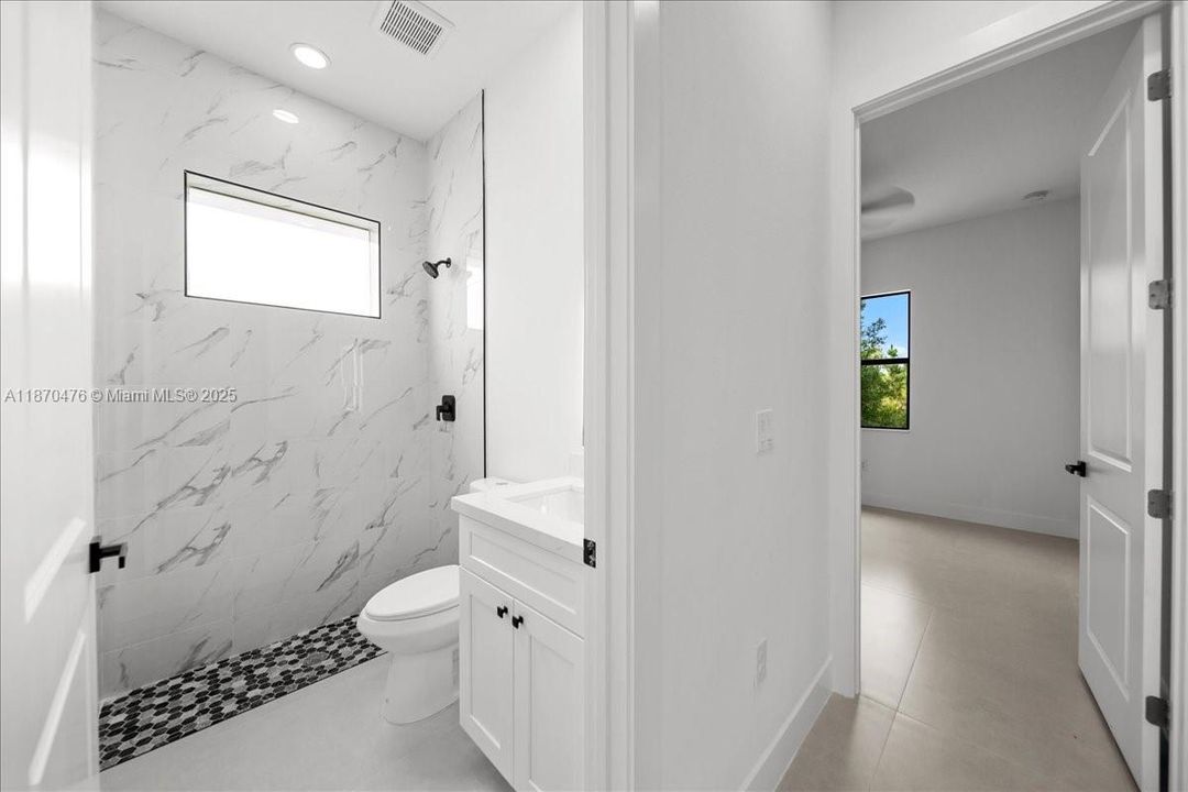 Vendido Recientemente: $289,999 (3 camas, 2 baños, 1270 Pies cuadrados)