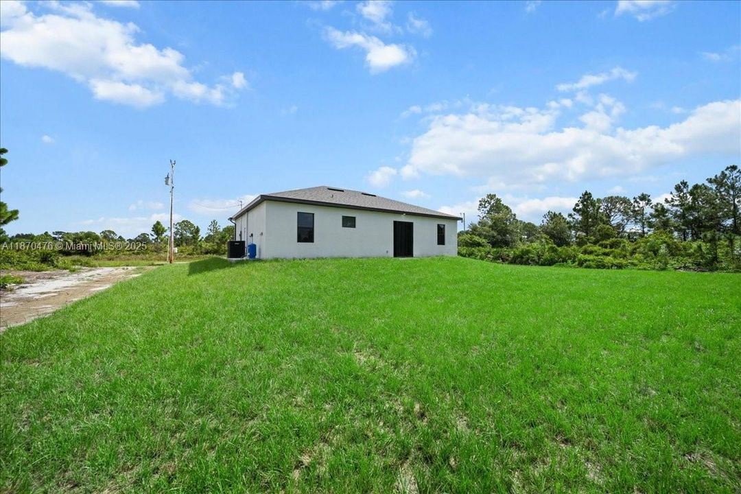 Vendido Recientemente: $289,999 (3 camas, 2 baños, 1270 Pies cuadrados)