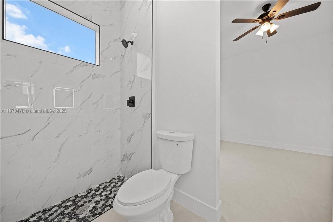 Vendido Recientemente: $289,999 (3 camas, 2 baños, 1270 Pies cuadrados)