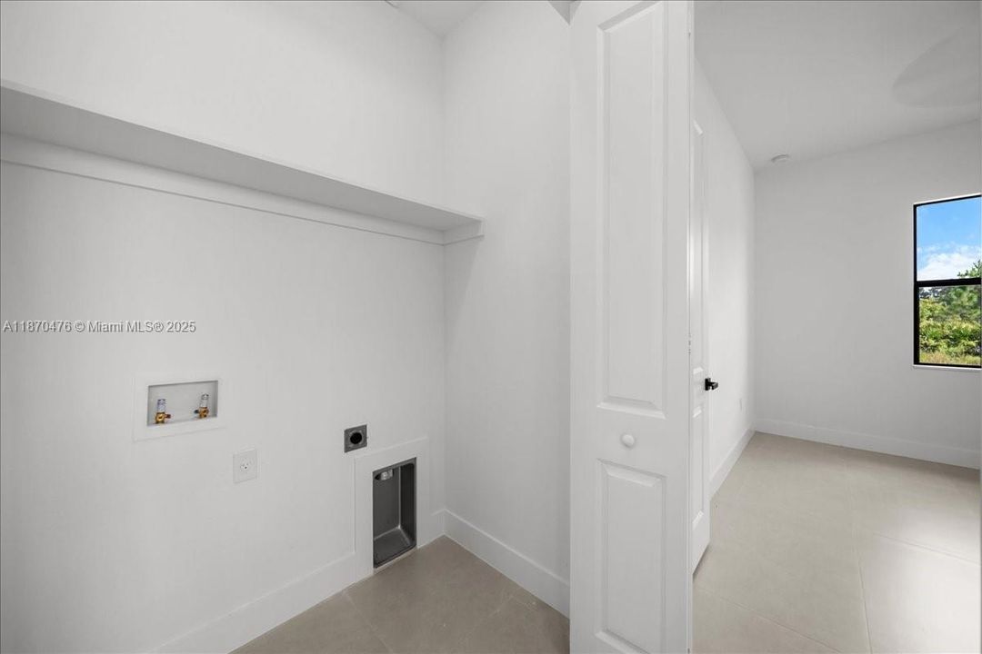 Vendido Recientemente: $289,999 (3 camas, 2 baños, 1270 Pies cuadrados)