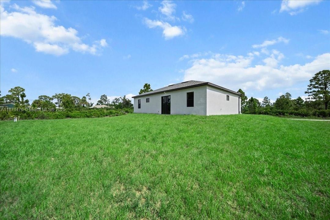 Vendido Recientemente: $289,999 (3 camas, 2 baños, 1270 Pies cuadrados)