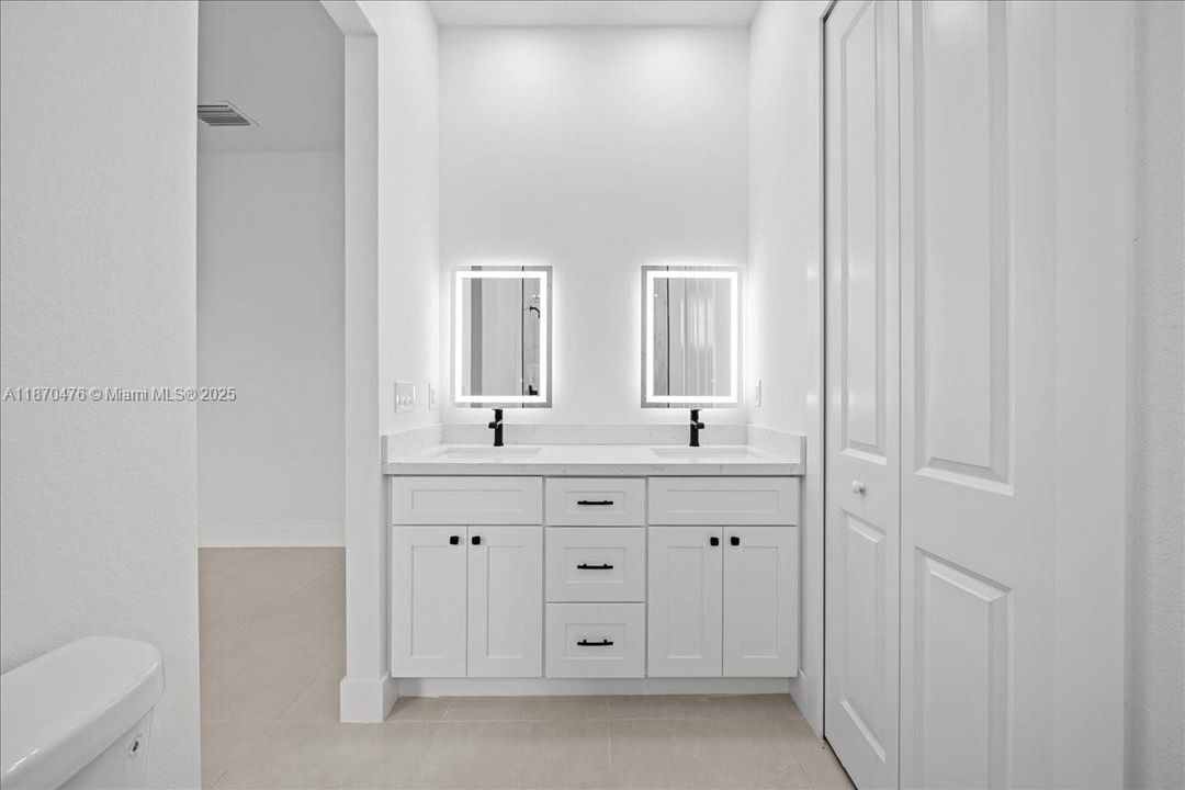 Vendido Recientemente: $289,999 (3 camas, 2 baños, 1270 Pies cuadrados)