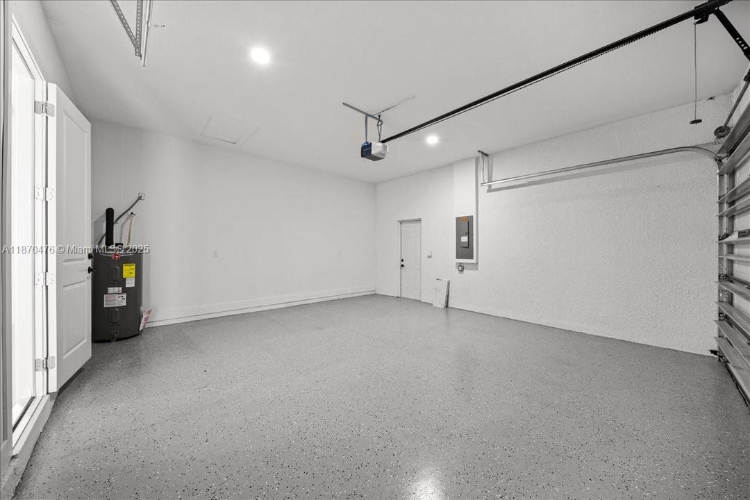 Vendido Recientemente: $289,999 (3 camas, 2 baños, 1270 Pies cuadrados)