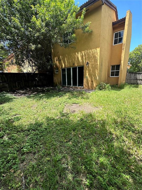 合同活跃: $320,000 (3 贝兹, 2 浴室, 1600 平方英尺)