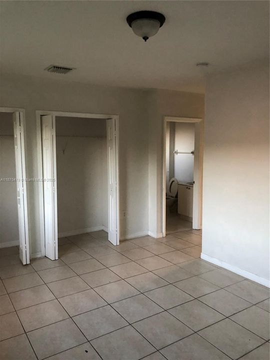 合同活跃: $320,000 (3 贝兹, 2 浴室, 1600 平方英尺)