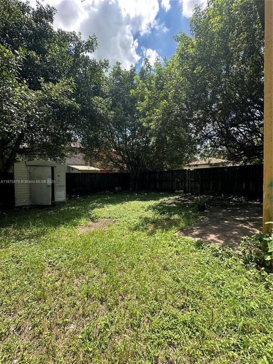 合同活跃: $320,000 (3 贝兹, 2 浴室, 1600 平方英尺)