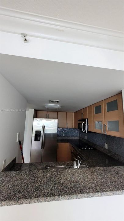 For Sale: $535,000 (1 beds, 1 baths, 791 Square Feet)