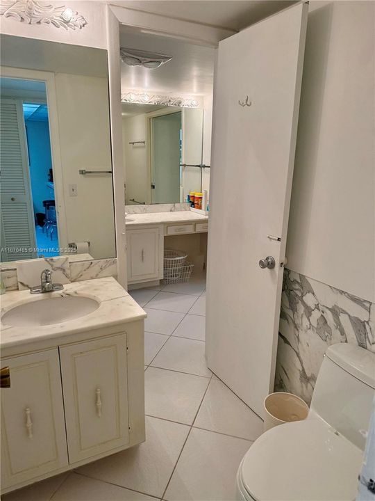 For Rent: $3,500 (1 beds, 1 baths, 895 Square Feet)