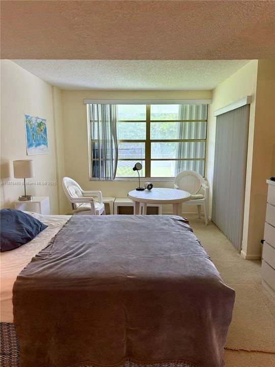 For Rent: $3,500 (1 beds, 1 baths, 895 Square Feet)