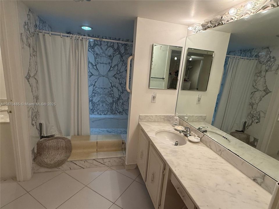 For Rent: $3,500 (1 beds, 1 baths, 895 Square Feet)